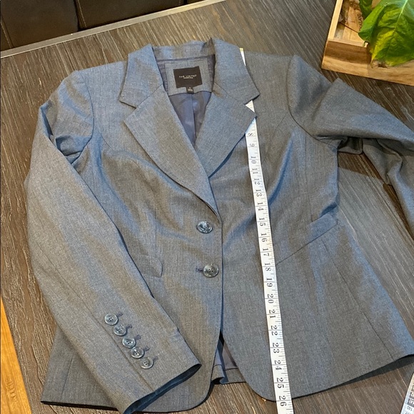 The Limited Gray Structured Blazer in size 8. - Picture 7 of 7